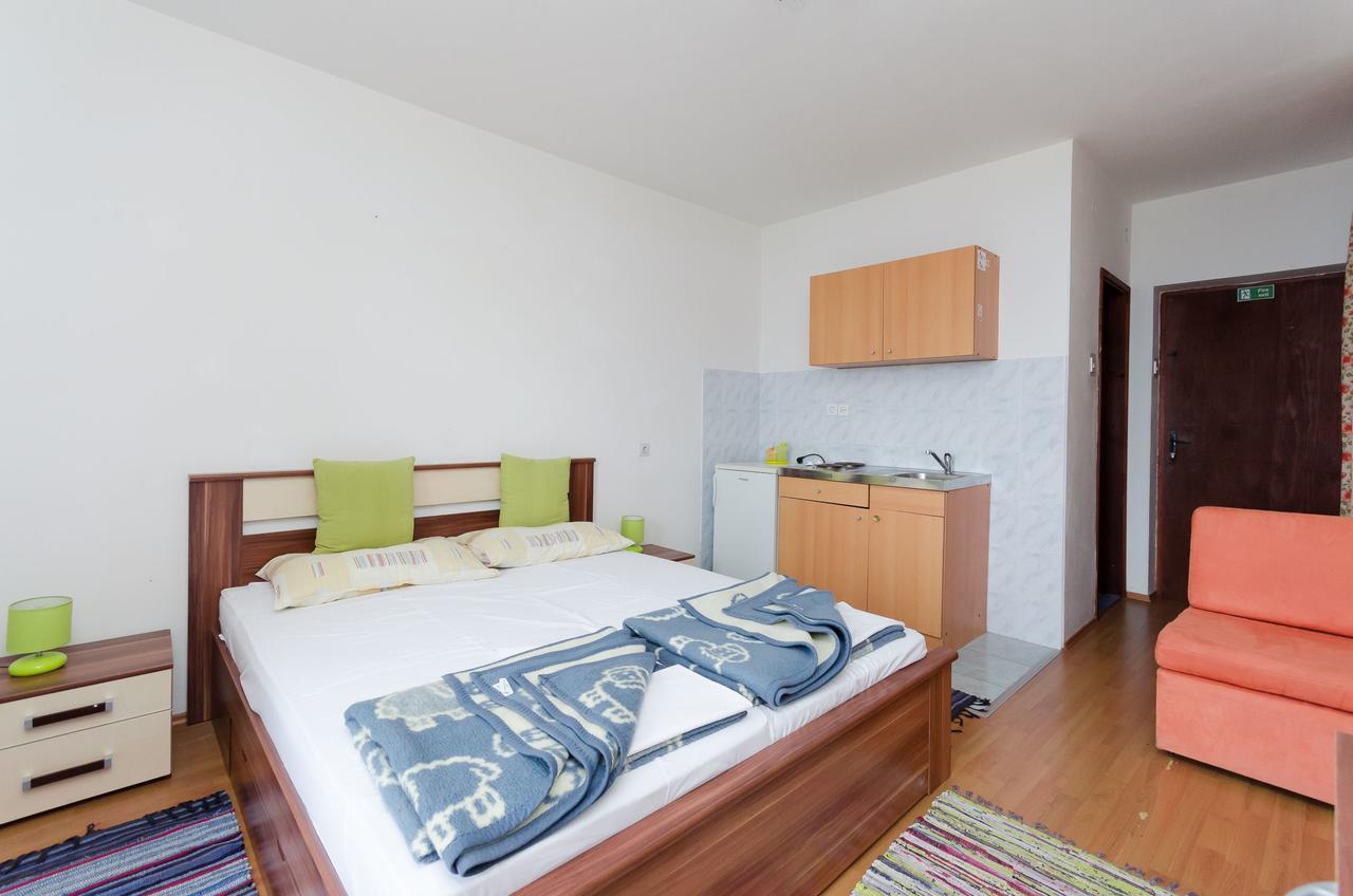 Apartments And Room Luka Klenovica Εξωτερικό φωτογραφία