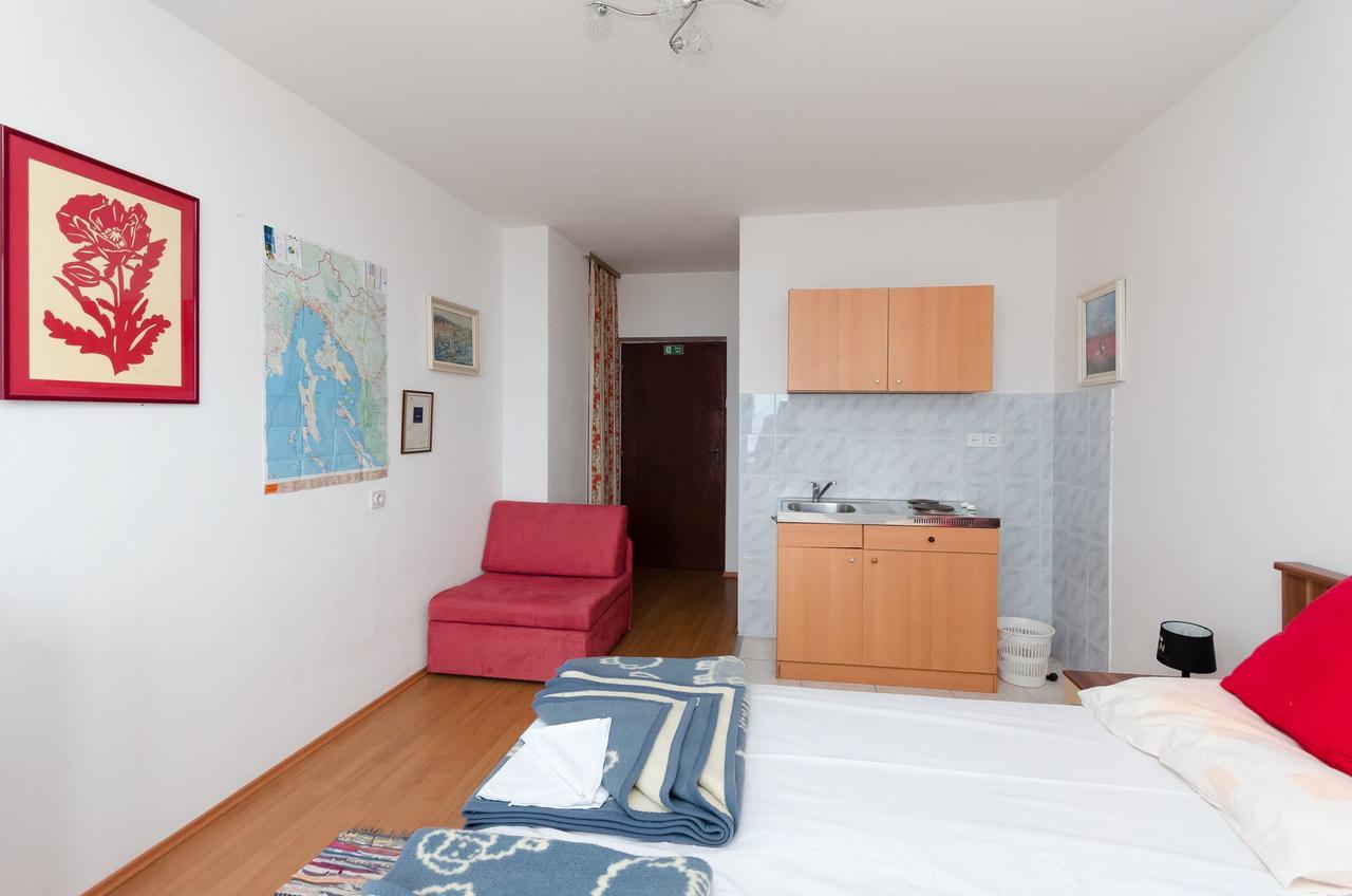 Apartments And Room Luka Klenovica Εξωτερικό φωτογραφία